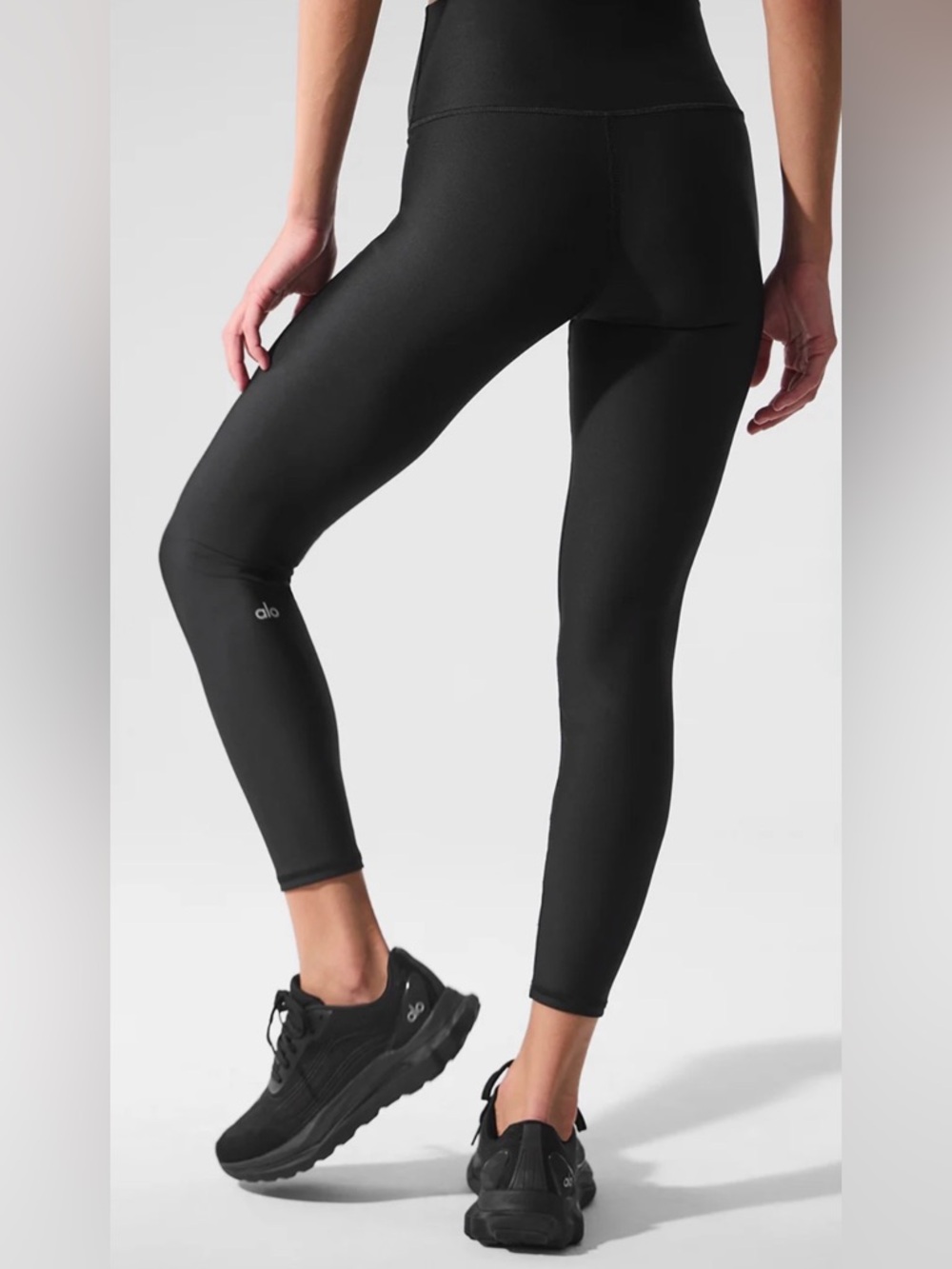 ALO 7/8 High-Waist Airlift Leggings in Black - NWT - Medium 🖤